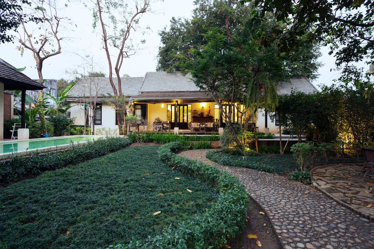 บ้านทิพย์ พูลวิลล่าริมน้ำ (Baan Thip Villa)